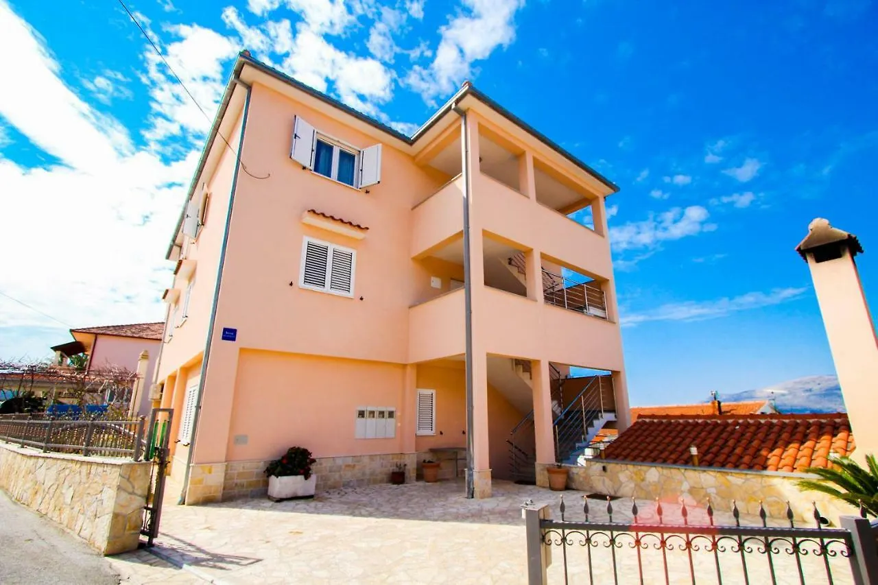 Apartments Zlatka Trogir 0*,